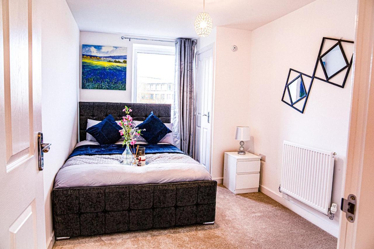 A Luxury 2 Bedroom Apartment With 2 Free Parking Chatham  Extérieur photo