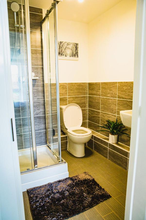 A Luxury 2 Bedroom Apartment With 2 Free Parking Chatham  Extérieur photo