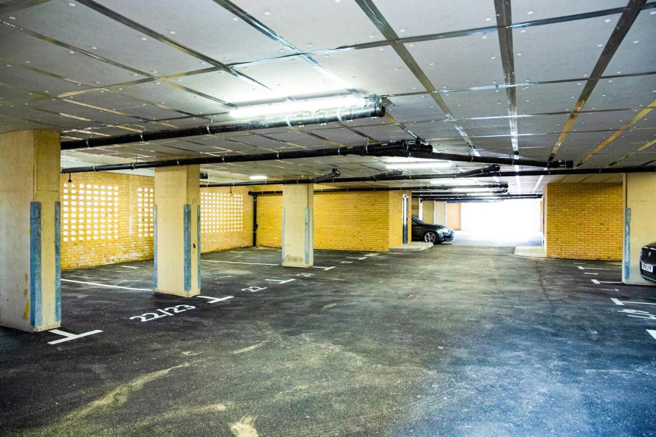A Luxury 2 Bedroom Apartment With 2 Free Parking Chatham  Extérieur photo